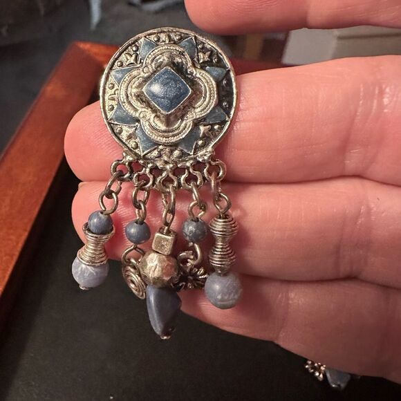 Silver round base earring with dangling beads - Picture 1 of 7